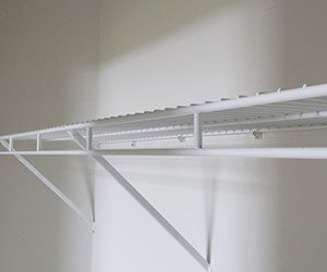 Closet shelving